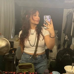 Meet your Posher, Abril